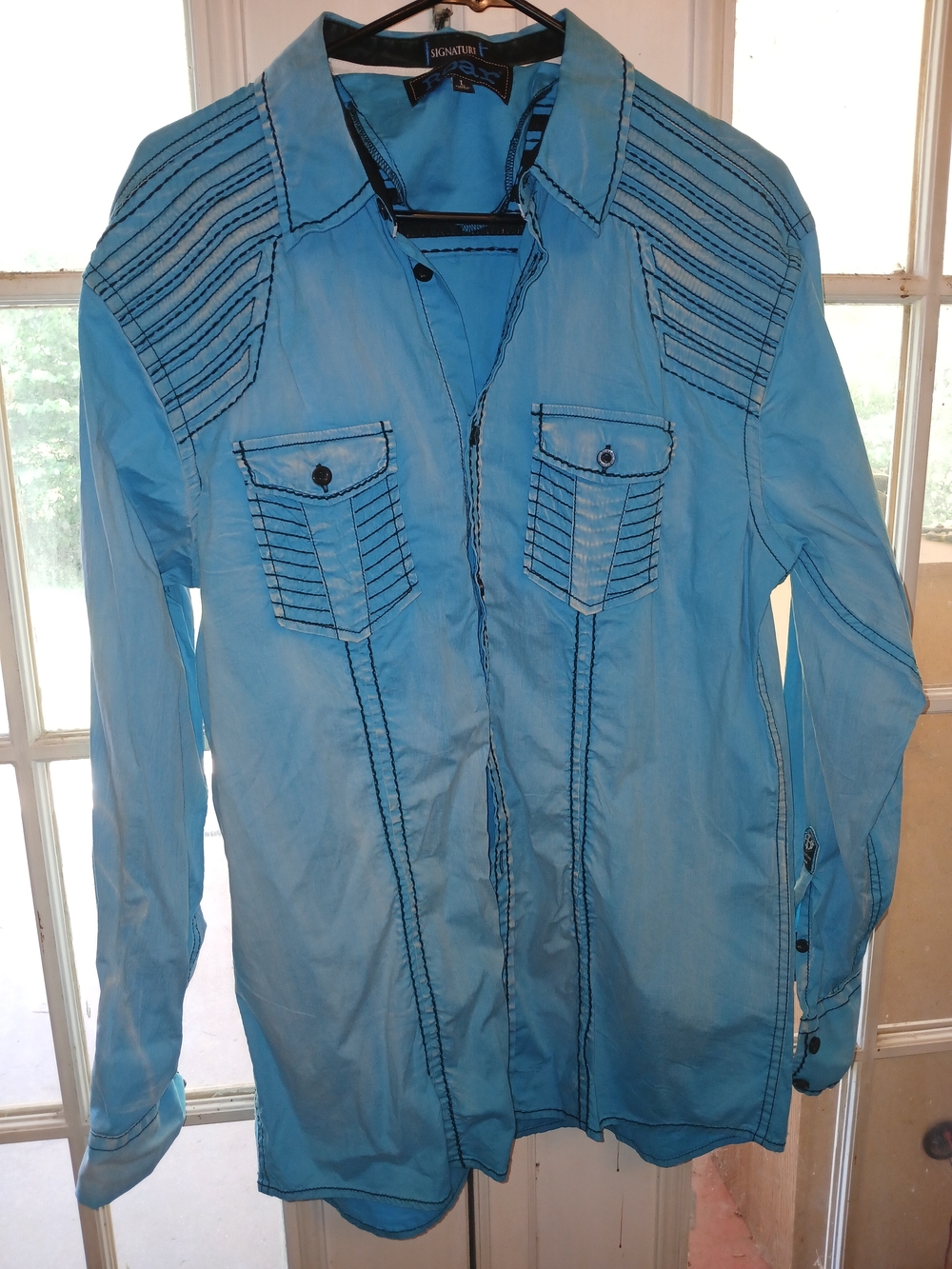 Roar Men’s Light Blue Long-Sleeve Button-Down Shirt with Contrast Stitching